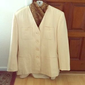 Jacqueline Ferrar 2 piece suit